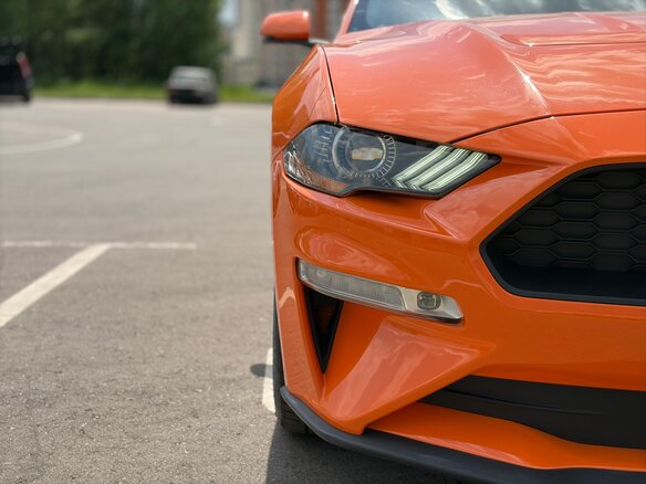 2020 Ford Mustang VI Рестайлинг, оранжевый, 3450000 рублей - вид 15