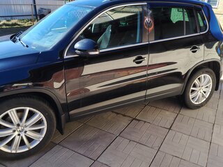 2009 Volkswagen Tiguan I, чёрный, 1050000 рублей, вид 3