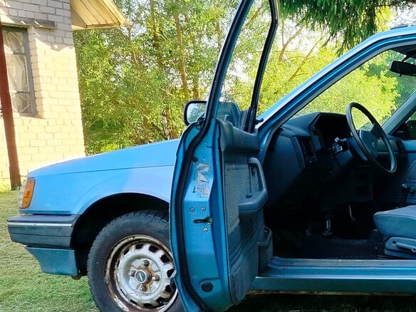 1987 Mazda 323 III (BF), синий - вид 17