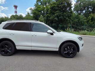 2013 Volkswagen Touareg II, белый, 2300000 рублей, вид 2