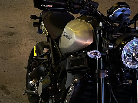 2020 Yamaha XSR900, серебристый, 1200000 рублей, вид 2