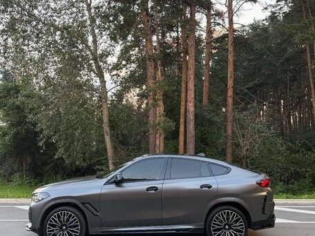 2021 BMW X6 30d III (G06), серый, 7200000 рублей, вид 4