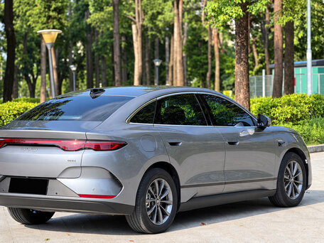 2025 BYD Qin L, серый, 1850000 рублей, вид 4