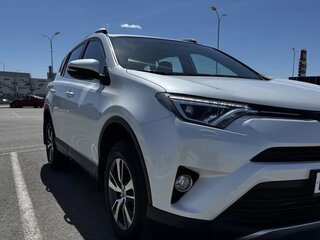 2018 Toyota RAV4 IV (XA40) Рестайлинг, белый, 2810000 рублей, вид 3