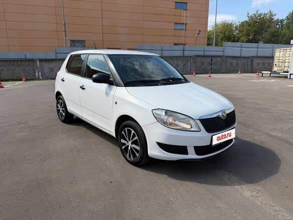 2013 Skoda Fabia II Рестайлинг, белый - вид 1