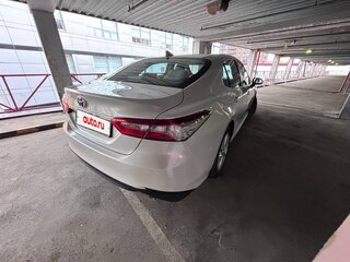 2021 Toyota Camry VIII (XV70) Рестайлинг, белый, 3050000 рублей, вид 3