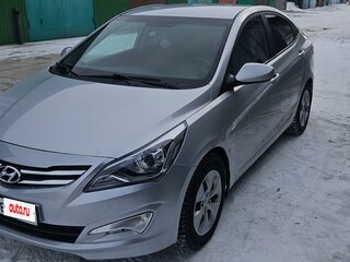 2015 Hyundai Solaris I Рестайлинг, серебристый, 800000 рублей, вид 1