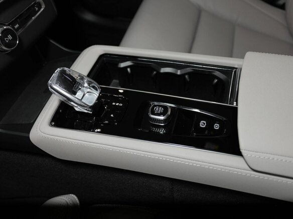 2025 Volvo XC90 B6 II Рестайлинг 2, белый - вид 11