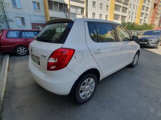 2013 Skoda Fabia II Рестайлинг, белый, 449000 рублей, вид 5