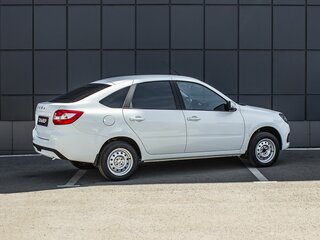 2026 Lada (ВАЗ) Granta I Рестайлинг, белый, 1077000 рублей, вид 2