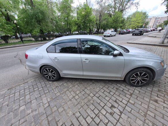 2010 Volkswagen Jetta VI, серый, 950000 рублей - вид 2