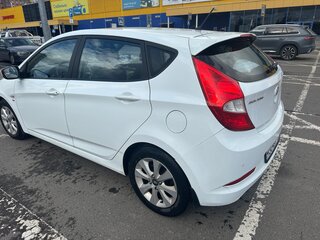 2016 Hyundai Solaris I Рестайлинг, белый, 790000 рублей, вид 4