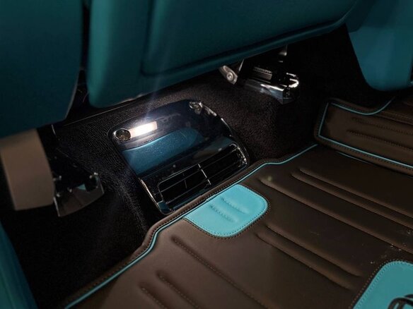 2023 Rolls-Royce Cullinan Black Badge I (Series I), чёрный, 39900000 рублей - вид 15