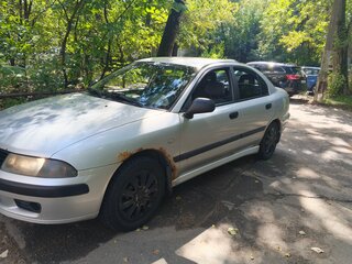 2003 Mitsubishi Carisma I Рестайлинг, серебристый, 180000 рублей, вид 1