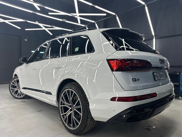 2020 Audi Q7 45 TDI II (4M) Рестайлинг, белый - вид 3
