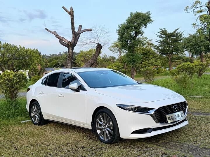 Открыть фотографии: Mazda 3 IV (BP)
