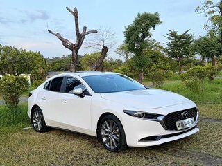 2022 Mazda 3 Axela IV (BP), белый, 1440000 рублей, вид 1