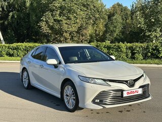 2019 Toyota Camry VIII (XV70), белый, 2800000 рублей, вид 2