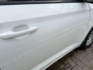 2017 Hyundai Solaris II, белый, 715000 рублей, вид 4