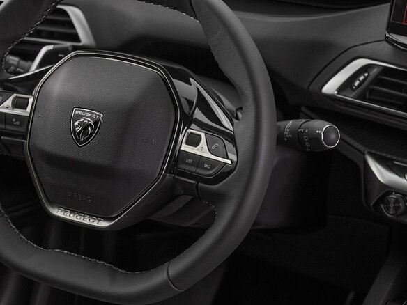 2024 Peugeot 4008 II Рестайлинг, чёрный, 3899000 рублей - вид 12
