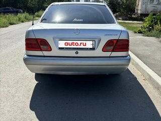 1997 Mercedes-Benz E-Класс 320 II (W210, S210), серебристый, 780000 рублей, вид 5