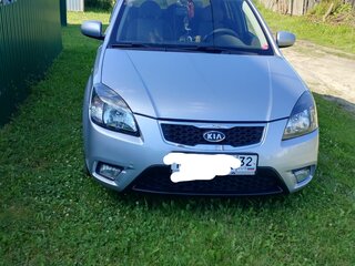 2010 Kia Rio II Рестайлинг, серебристый, 700000 рублей, вид 2
