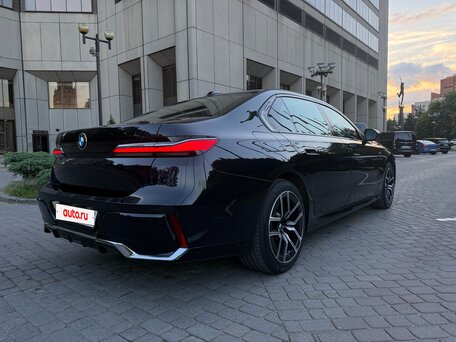 2022 BMW 7 серии 740d xDrive VII (G70), чёрный, 9999999 рублей, вид 4