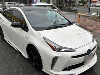 2022 Toyota Prius IV Рестайлинг (XW50), белый, 1584000 рублей, вид 1
