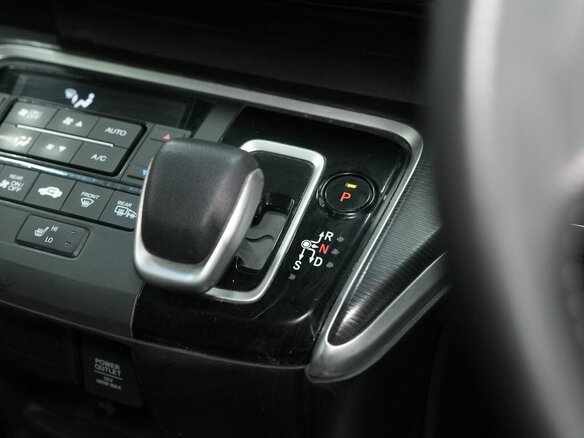 2018 Honda Stepwgn Spada V Рестайлинг, чёрный, 2350000 рублей - вид 21