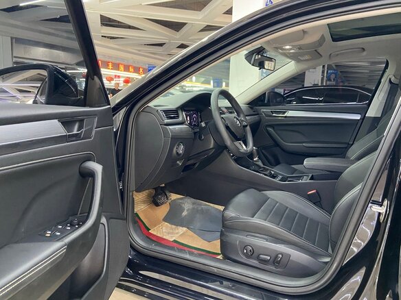 2022 Skoda Superb III Рестайлинг, чёрный, 3622000 рублей - вид 6