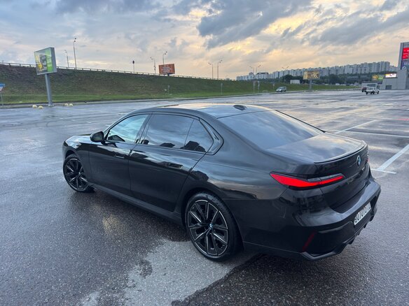 2022 BMW 7 серии 740d xDrive VII (G70), чёрный, 10300000 рублей - вид 10