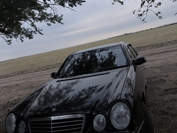 1999 Mercedes-Benz E-Класс 430 II (W210, S210), чёрный, 670000 рублей - вид 2