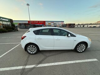2012 Opel Astra J Рестайлинг, белый, 470000 рублей, вид 2