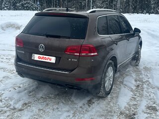 2013 Volkswagen Touareg II, коричневый, 2200000 рублей, вид 2