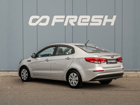 2016 Kia Rio III Рестайлинг, серебристый, 645000 рублей - вид 1