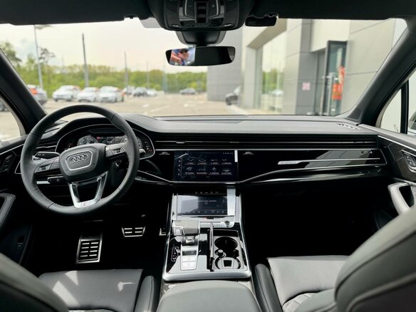 2025 Audi Q7 45 TFSI II (4M) Рестайлинг 2, белый, 11990000 рублей - вид 9