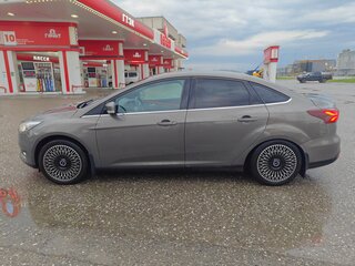 2018 Ford Focus III Рестайлинг, серый, 990000 рублей, вид 3
