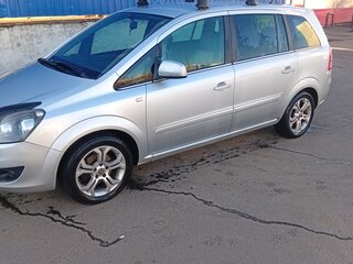2011 Opel Zafira B Рестайлинг, серебристый, 600000 рублей, вид 4