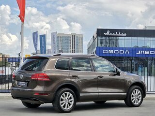 2014 Volkswagen Touareg II, коричневый, 1690000 рублей, вид 5