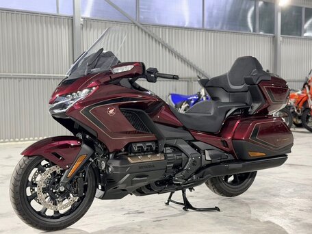 2025 Honda GL 1800 Gold Wing, красный, 3400000 рублей, вид 2