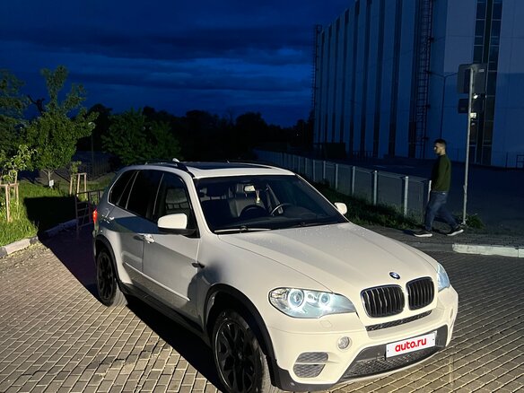 2011 BMW X5 35i II (E70) Рестайлинг, белый, 2000000 рублей - вид 6