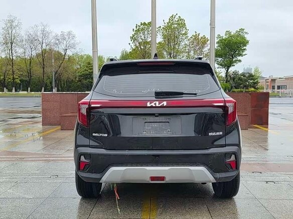 2023 Kia Seltos I, чёрный - вид 2
