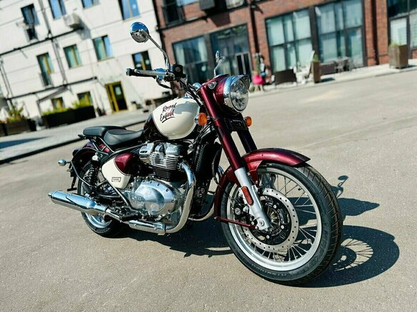 2026 Royal Enfield Classic 650, красный, 703000 рублей - вид 1