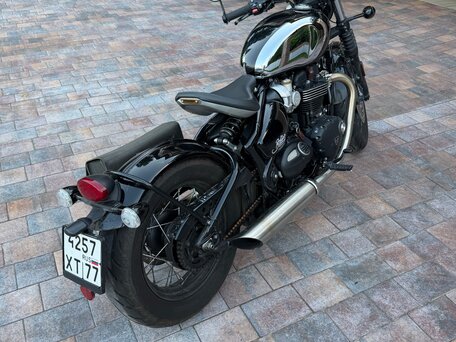 2023 Triumph Bonneville Bobber, чёрный, 1950000 рублей, вид 2