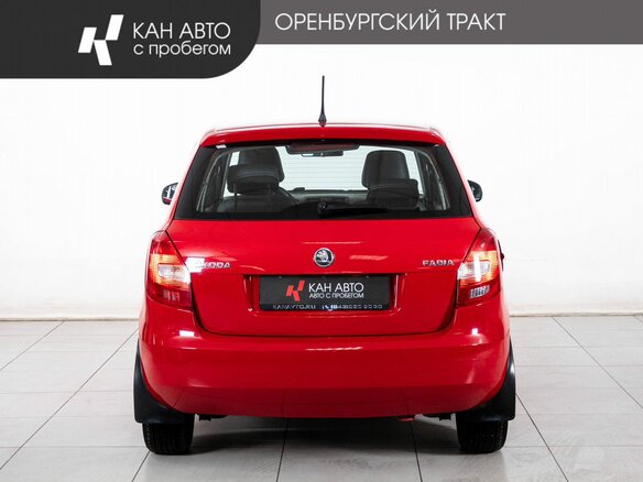 2013 Skoda Fabia II Рестайлинг, красный - вид 3