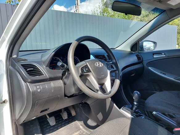 2015 Hyundai Solaris I Рестайлинг, белый, 839000 рублей - вид 10