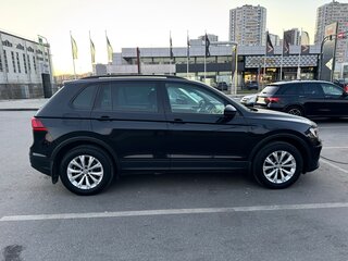 2019 Volkswagen Tiguan II, чёрный, 1750000 рублей, вид 5