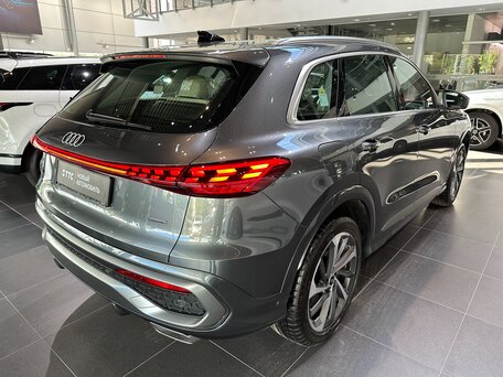2025 Audi Q5 40 TFSI III (GU), серый, 8400000 рублей, вид 4