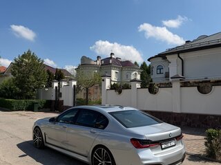 2019 BMW 7 серии Long 740Li VI (G11/G12), серебристый, 3700000 рублей, вид 4