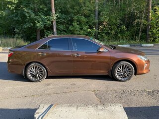 2017 Toyota Camry VII (XV50) Рестайлинг 2, коричневый, 2099999 рублей, вид 3